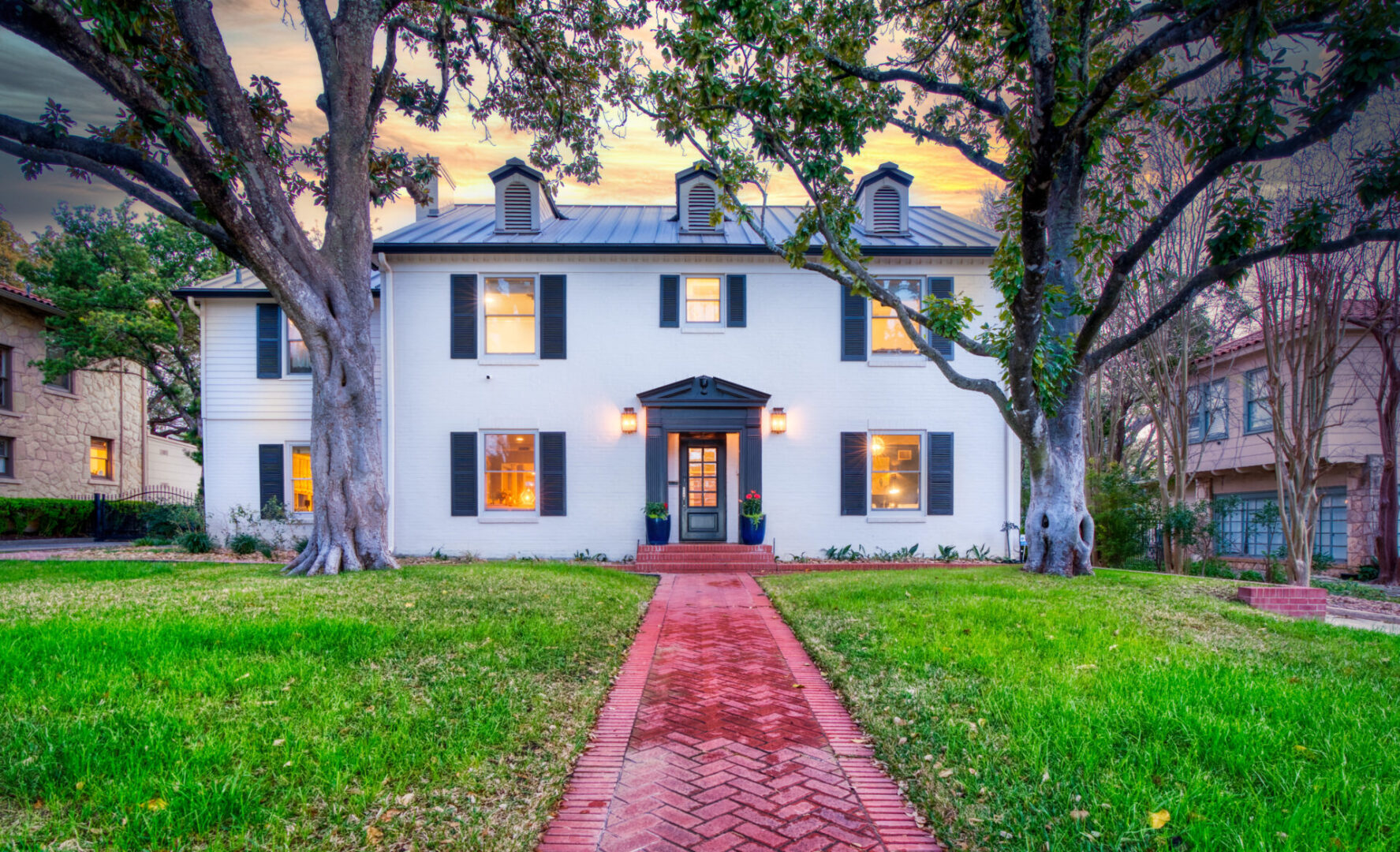 Front exterior of 118 Brittany in Olmos Park Texas